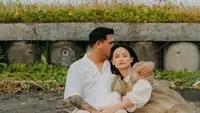 6 Potret Joanna Alexandra dan Immanuel Christover Mesra di Pantai, Kode Keras Bakal Segera Menikah?