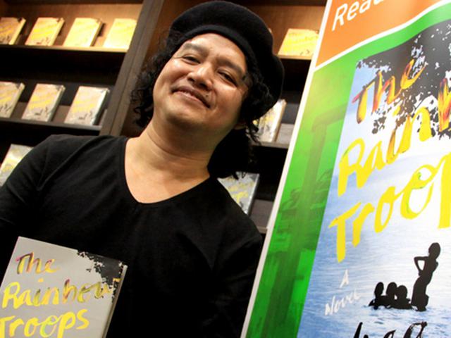 Wajah Andrea Hirata Muncul Di Laskar Pelangi Sekuel 2 Edensor Showbiz Liputan6 Com