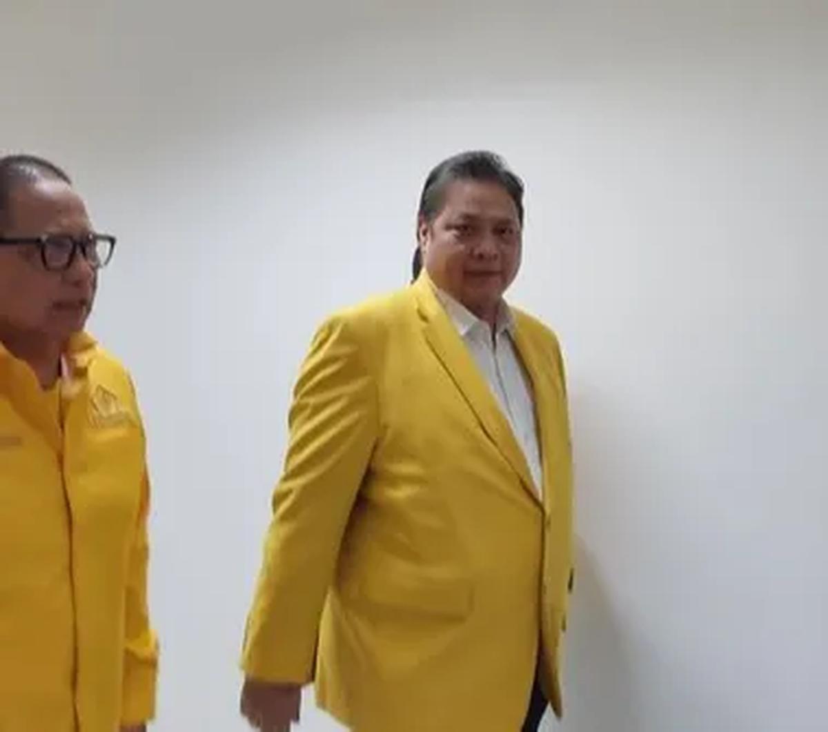 "Kita belum bahas itu. Nanti lihat saja," kata Airlangga, saat ditemui di Kantor DPD Partai Golkar Bali, Jumat (3/1).