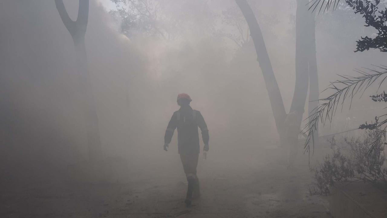 Pesawat Air India jatuh dan terbakar di Ahmedabad