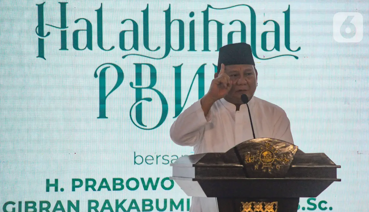 Presiden Terpilih Prabowo Subianto menyampaikan pidato saat menghadiri halalbihalal Pengurus Besar Nahdlatul Ulama (PBNU) di Kantor PBNU, Jakarta, Minggu (28/4/2024). (merdeka.com/Arie Basuki)