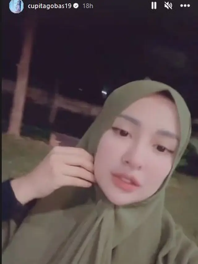 6 Potret Cupi Cupita Tampil Berhijab Jalani Ramadhan Bareng Suami, Tepis Isu Cerai