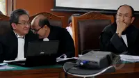 Tim Kuasa Hukum Komjen Budi Gunawan saat menghadiri Sidang lanjutan Praperadilan di Pengadilan Negeri (PN) Jakarta Selatan, Selasa (10/2/2015). (Liputan6.com/Johan Tallo)