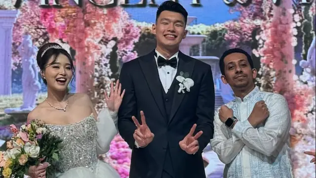 Potret para seleb kondangan Vior - Vincent