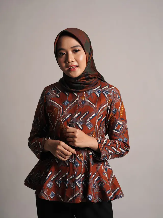 Inspirasi Model Baju Batik Tunik Terbaru Wanita Berhijab