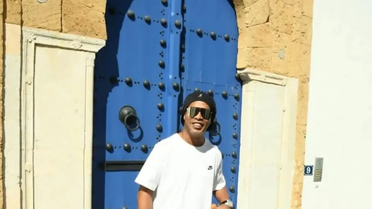 Momen Nggak Terduga Ronaldinho Saat di Indonesia, Minta Direkam Waktu Lagi Joget