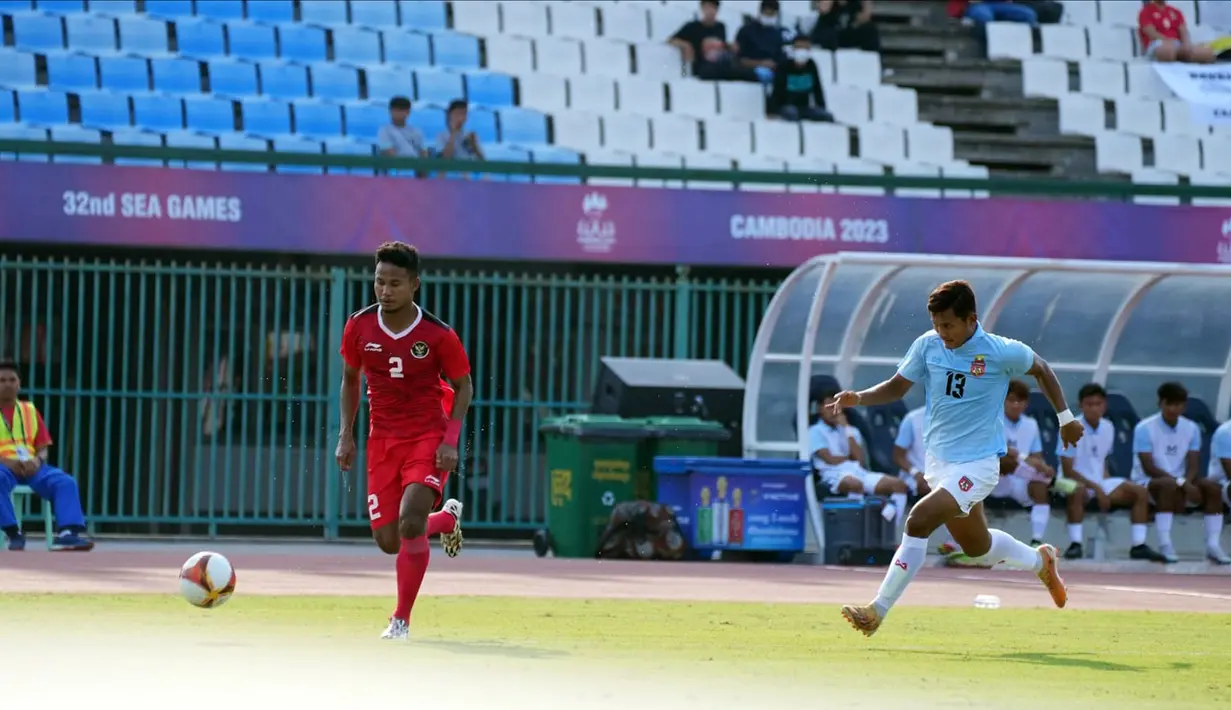 Kebuntuan Indonesia baru terpecahkan pada menit ke-19 melalui gol indah dari Marselino. Eks pemain Persebaya Surabaya itu melepaskan tendangan voli geledek dari tepi kotak penalti Myanmar. (Dok. PSSI)
