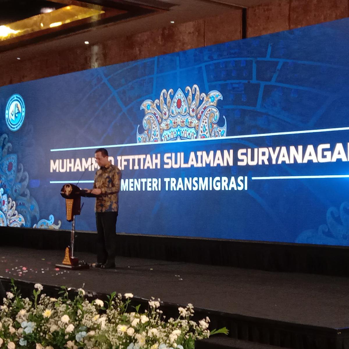 Menteri Transmigrasi M. Iftitah Sulaiman Suryanagara