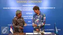 Sekjen KKP, Sjarief Widjaja (kiri) bersama Kepala Perwakilan FAO untuk Indonesia dan Timor Leste, Mark Smulders jelang penandatanganan proyek kerjasama di Jakarta, Rabu (28/12). Proyek ini penerapan pendekatan ekosistem. (Liputan6.com/Helmi Fithriansyah)