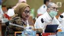 Menaker Ida Fauziyah mengikuti rapat kerja dengan Komisi IX DPR di Kompleks Parlemen, Senayan, Jakarta, Rabu (8/7/2020). Rapat juga membahas langkah strategis pemerintah dalam penciptaan lapangan pekerjaan pada tahun 2021 pada proyek strategis nasional dan UMKM. (Liputan6.com/JohanTallo