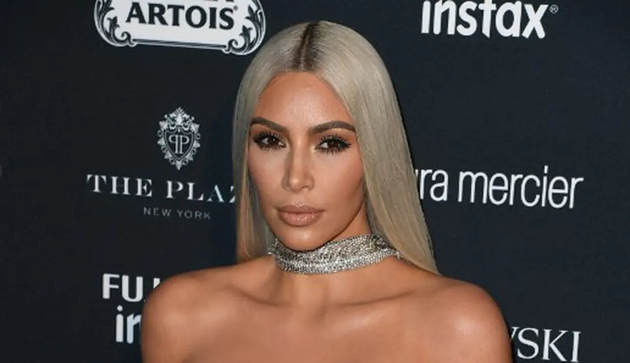 Pasangan suami istri yang belum lama ini dikabarkan akan bercerai, belakangan membawa kabar bahagia mengenai karunia yang mereka dapatkan berupa hadirnya anak ke-3 mereka. (AFP/Angela Weis)