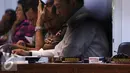 Kapolri Jenderal Badrodin Haiti saat mengikuti rapat terbatas yang digelar di Jakarta, Rabu (29/6). Rapat membahas penyelundupan dan pembahasan tentang Pengembangan Potensi Ekonomi Kepulauan. (Liputan6.com/Faizal Fanani)
