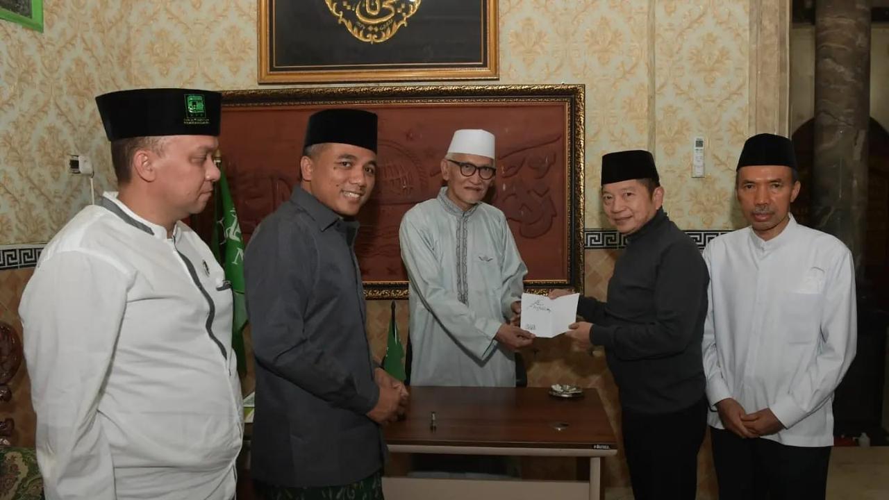 Suharso Monoarfa bersama fungsionaris PPP sowan ke Rais Aam PBNU KH Miftchul Akhyar. (Istimewa).