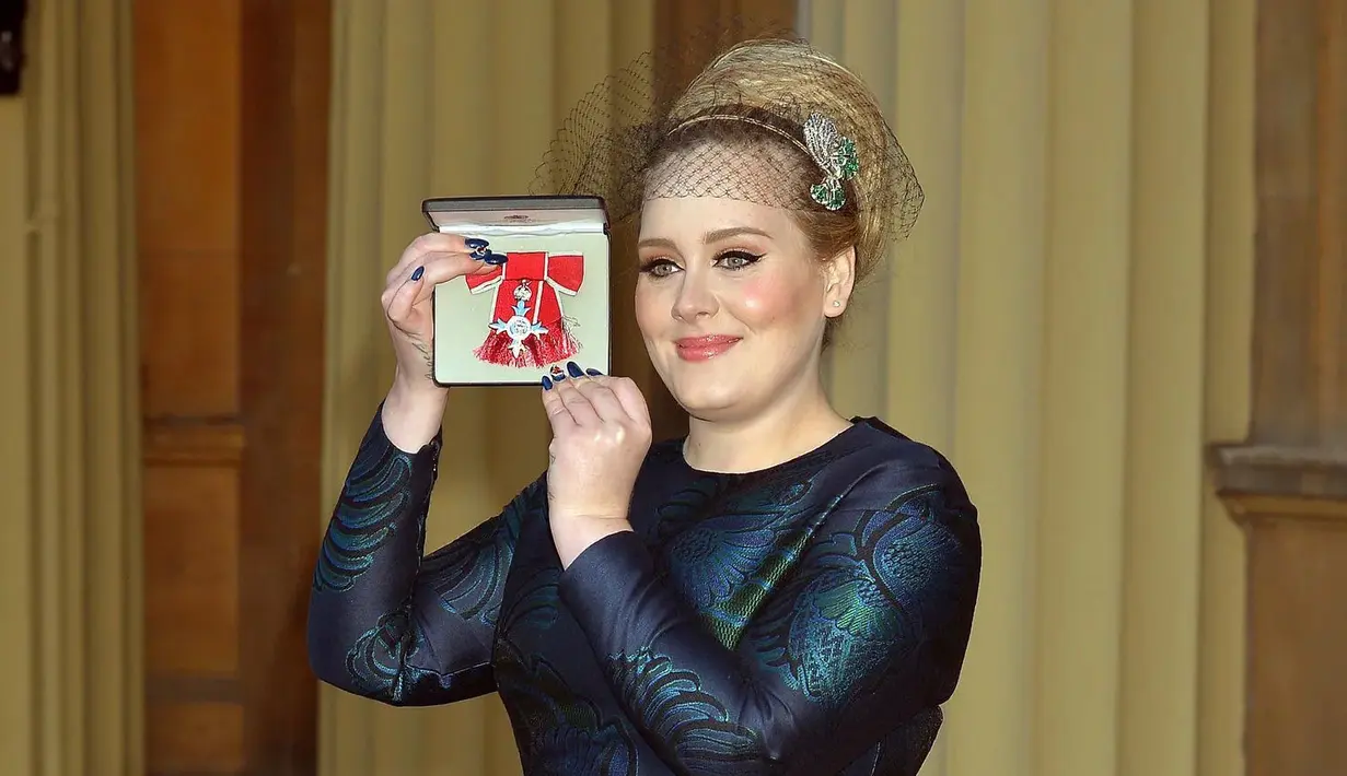 Mereka bergabung dengan The Beatles dan Adele sebagai penerima kehormatan artis musik dari Orde Paling Unggul Kerajaan Inggris.  [twitter/BBBU_BLACKPIN/BLACKPINKGLOBAL]