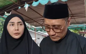 Arie Untung Kumandangkan Azan untuk Sang Ayah, Suara Bergetar Iringi Perpisahan Terakhir