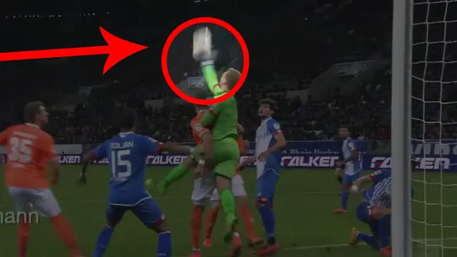 Tinjuan Kiper Hoffenheim Membuat Lawan Mencetak Gol Unik