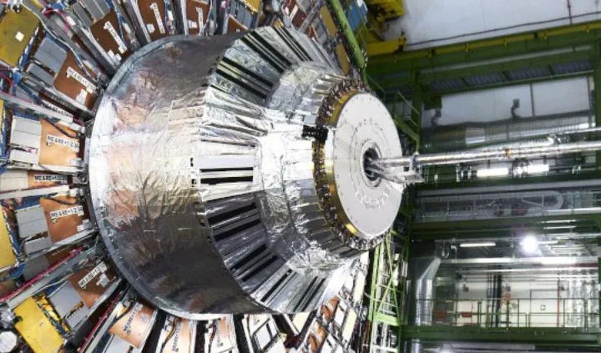 <b>Large Hadron Collider (LHC)&nbsp;</b>