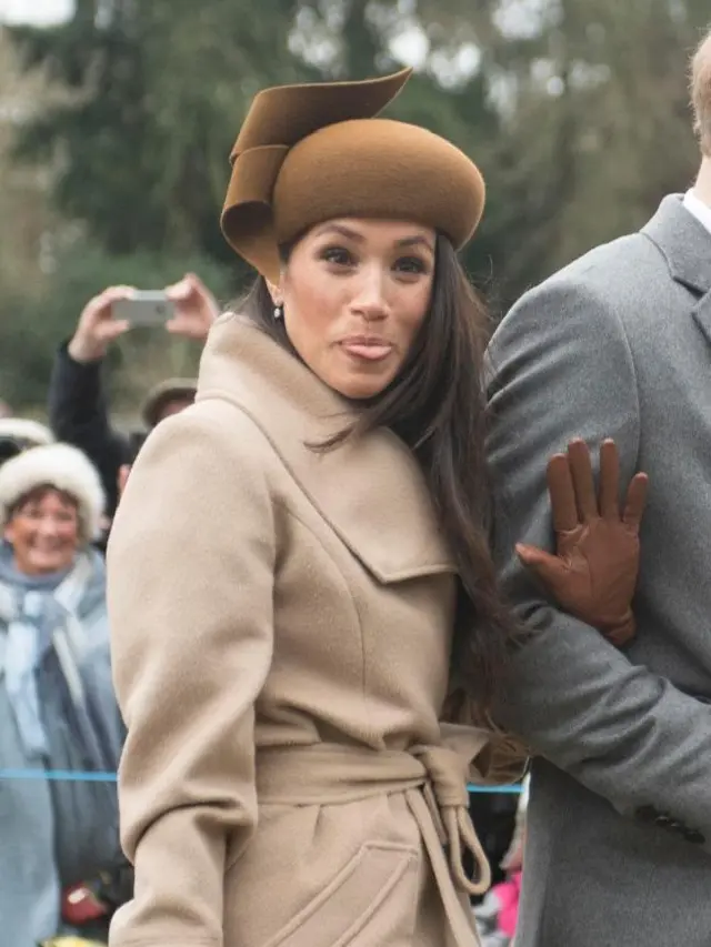 Ikut Calon Suami, Gaya Natalan Meghan Markle yang Super Elegan