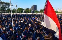 FOTO: Ratusan Mahasiswa Gelar Aksi di DPR Soroti Kebijakan Pemerintah