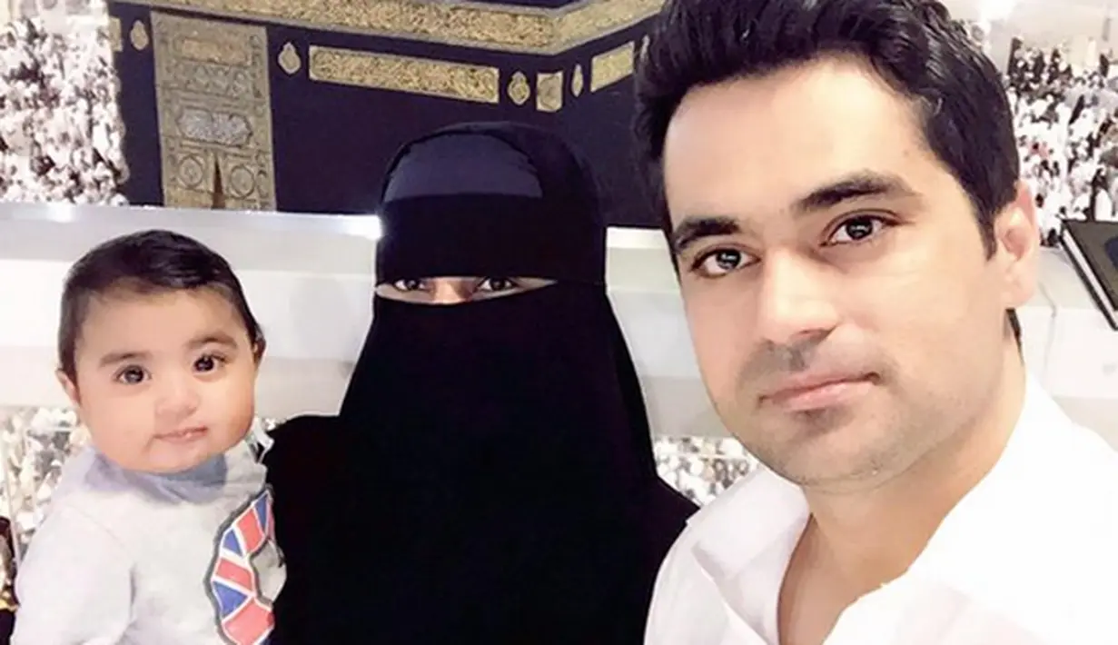 Tidak lama setelah menikah, Veena Malik dihebohkan dengan foto-foto vulgarnya yang beredar di facebook. Saat itu ia menuduh mantan manajernya yang sengaja menyebarkan foto saat dirinya sering tampil dalam majalah dewasa di India. (Istimewa)