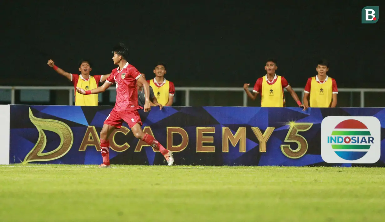 Arkhan Kaka merupakan putra dari mantan striker Timnas Indonesia dan Persija Jakarta, Purwanto. Sang ayah pernah berpartner dengan Bambang Pamungkas di Timnas Indonesia dan Persija pada akhir 1990-an dan awal 2000-an.(Bola.com/M Iqbal Ichsan)