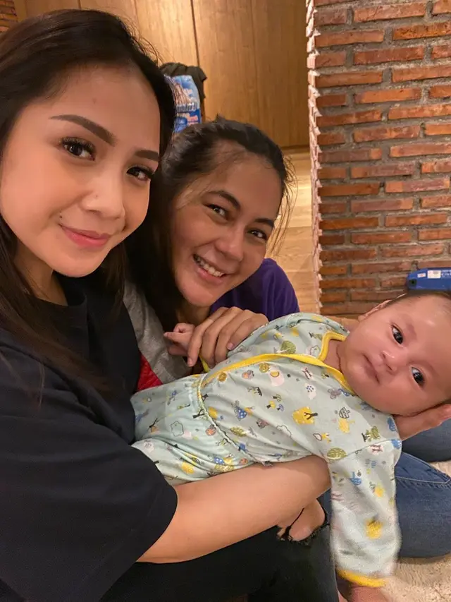 6 Potret Kebersamaan Nagita Slavina dan Paula Verhoeven, Bak Saudara Kandung