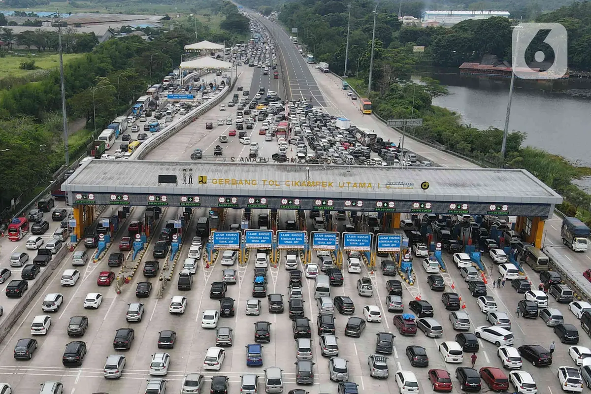 H-2 Idul Fitri 1443H, Gerbang Tol Cikampek Masih Padat