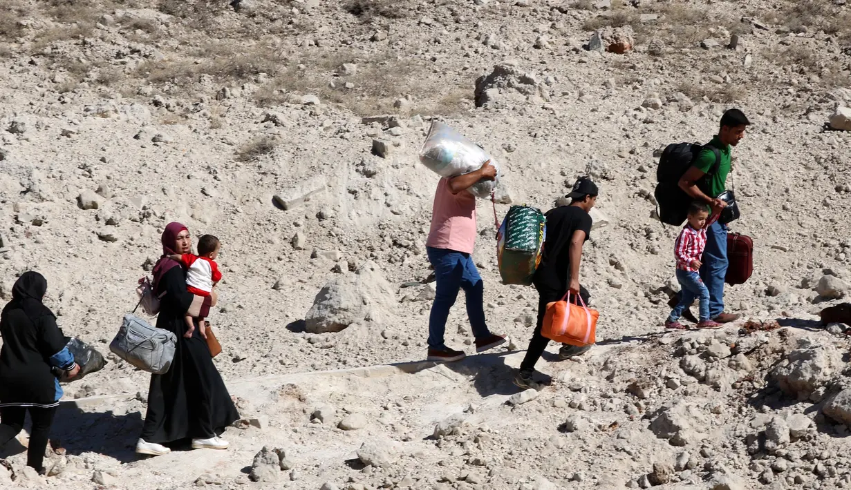Data Pemerintah Lebanon pada Jumat (4/10/2024) menyebutkan ada lebih dari 300.000 orang menyeberang dari Lebanon ke Suriah dalam 10 hari terakhir. (HASSAN JARRAH/AFP)