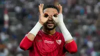 Manchester City sebenarnya tertinggal lebih dahulu pada laga ini. Striker Sevilla Youssef En Nesyri membuat skor jadi 1-0 usai mencetak gol di menit ke-25. (AP Photo/Thanassis Stavrakis)