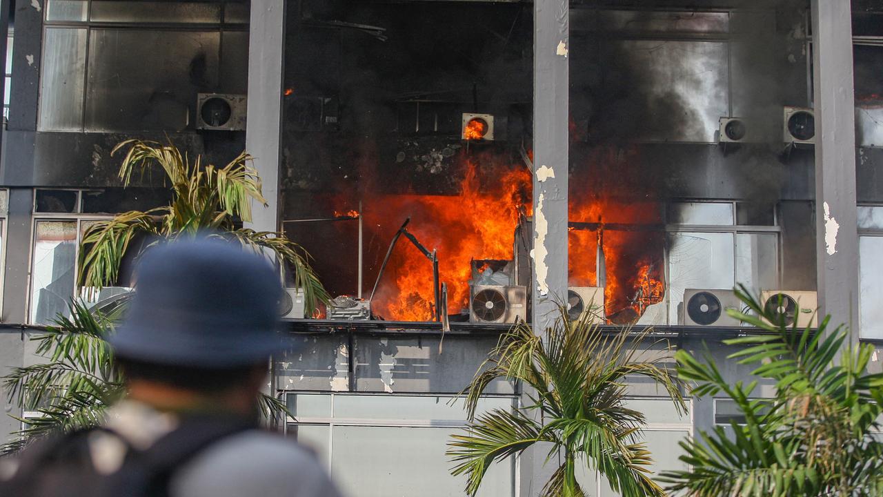 Gedung Bakamla RI Terbakar, 103 Personel Gabungan dan 21 Unit Mobil Damkar Dikerahkan