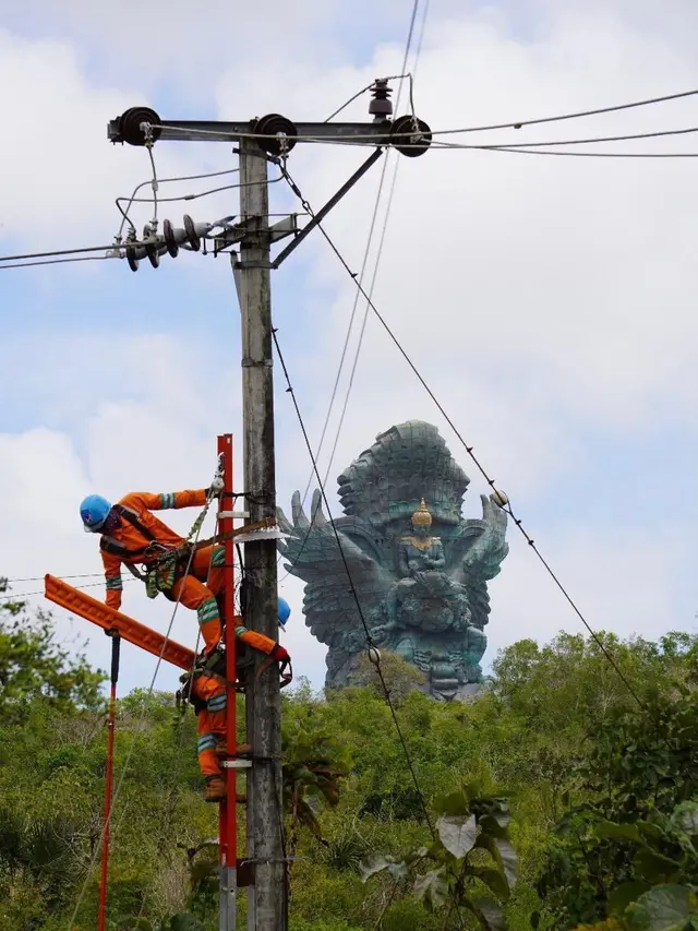 PLN menyiagakan 1.000 personel siaga yang tersebar di 52 posko di Bali untuk memastikan perayaan Nyepi dapat berjalan dengan lancar.(Foto: PLN)