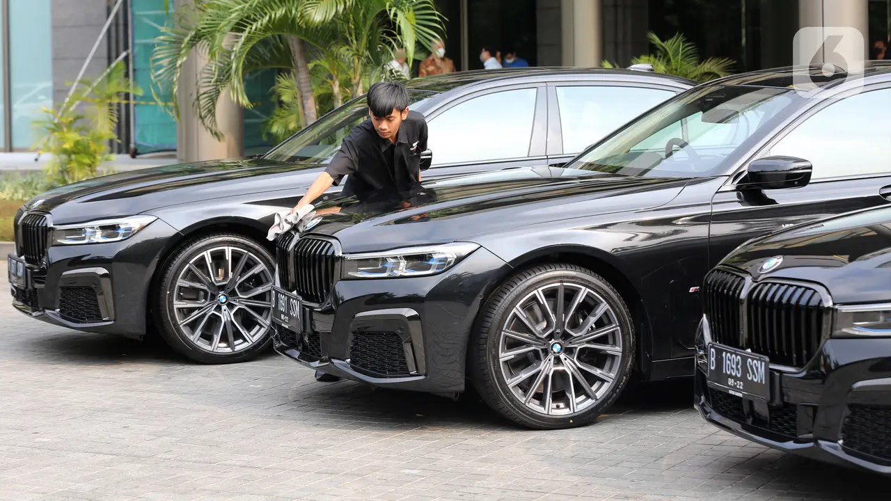 BMW Seri 7 M Sport Tampil Mewah sebagai Mitra Art Jakarta