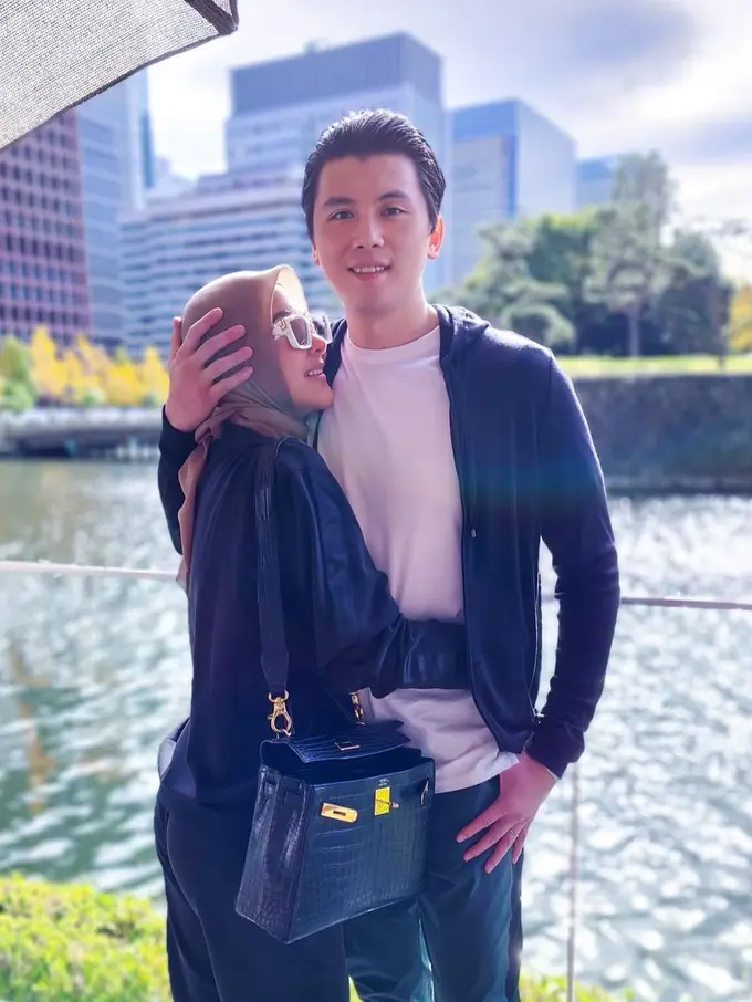 Syahrini dan Reino Barack mesra (Instagram/princessyahrini)