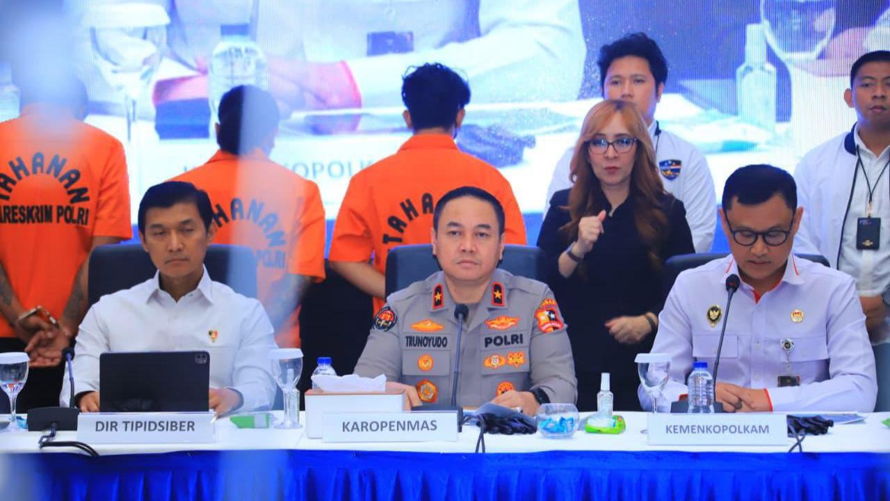 FOTO: Sindikat Judi Online Rp 63,7 Miliar Dibongkar, Tiga Orang Diciduk