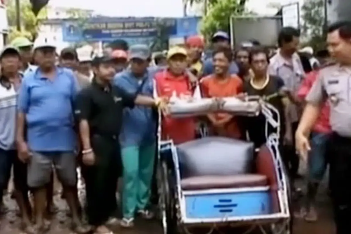(lip6 Malam) Pelarangan Becak