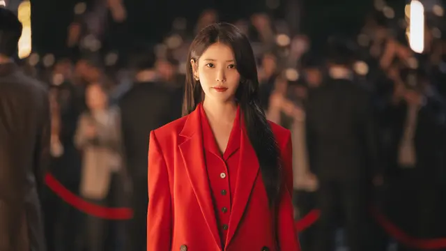 IU di Drama Korea Perfect Crown. (Dok. Disney Plus)