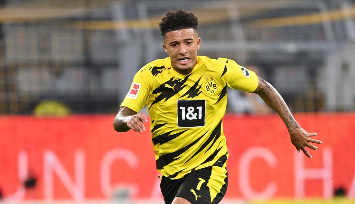 1. Jadon Sancho - Pemain berusia 20 tahun ini sempat dikabarkan akan segera bergabung dengan Manchester United pada bursa transfer musim panas ini. Namun, negosiasi alot Manchester United dengan Dortmund membuat Jadon Sancho tetap bertahan di Signal Iduna Park. (AFP/ Ina Fassbender)