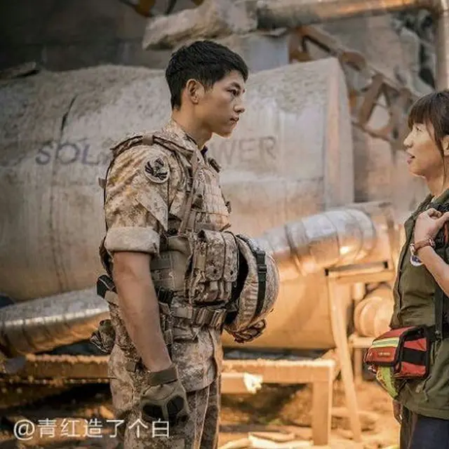 Lee Kwang Soo Gantikan Song Hye Kyo Di Descendants Of The Sun News Entertainment Fimela Com