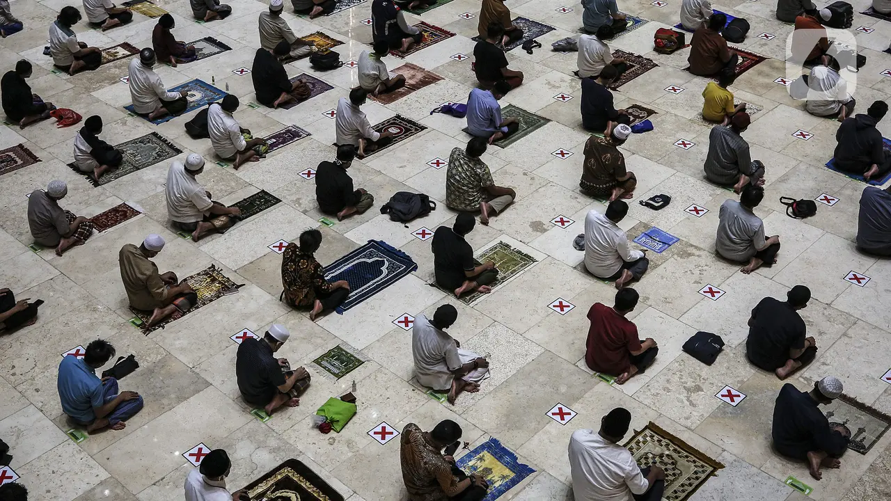 FOTO: Pelaksanaan Salat Tarawih Pertama di Masjid Istiqlal
