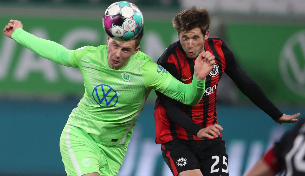 Bartosz Bialek. Striker yang masih berusia 20 tahun ini telah bergabung dengan VfL Wolfsburg sejak awal musim 2020/2021 usai didatangkan dari klub Polandia, Zagleibe Lubin dengan nilai transfer 5 jua euro. Selama 2 musim bersama VfL Wolfsburg, ia total tampil dalam 36 laga di semua ajang dengan torehan 2 gol. Sementara bersama Timnas Polandia saat ini ia masih bermain bersama tim U-21. (AFP/Ronny Hartmann)