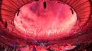 Kembang api menandai suasana kemeriahan saat penutupan Paralimpiade Rio 2016 di Stadion Maracana, Rio de Janeiro, Brasil, (19/9/2016) WIB.  (AFP/Simon Bruty for OIS/IOC)