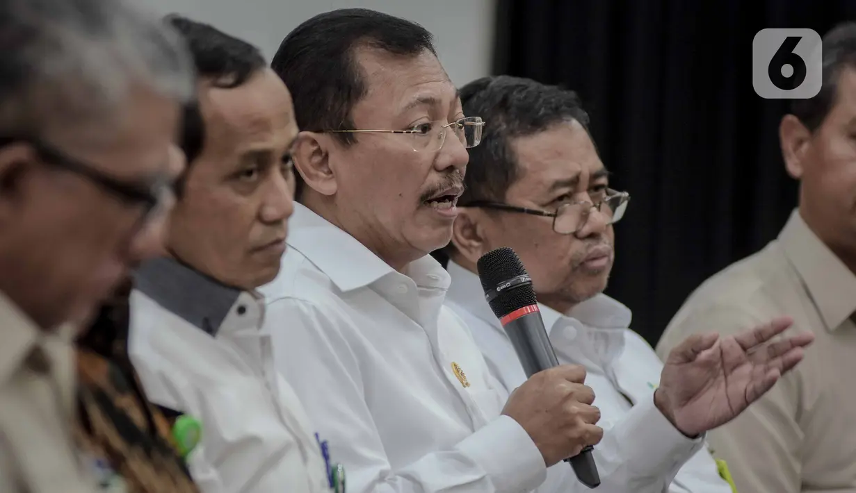 Menkes Terawan Agus Putranto memberikan keterangan terkait dua WNI yang terjangkit virus corona di Kemenkes, Jakarta, Senin (2/3/2020). Diketahui, keduanya tertular virus corona dari warga negara Jepang yang berkunjung ke rumah mereka di Depok, beberapa waktu lalu. (Liputan6.com/Faizal Fanani)