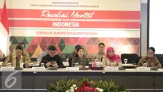 Menko PMK Puan Maharani beserta Mendagri Tjahjo Kumolo, Menag Lukman Hakim, Mensos Khofifah Indar Parawansa, dan Menteri Pemberdayaan dan Anak Yohana Yambise. menggelar rapat khusus membahas Gafatar di Jakarta, Selasa (2/2). (Liputan6.com/Angga Yuniar)