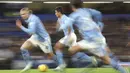 Pemain Manchester City, Erling Haaland, berlari kencang saat melawan Chelsea pada laga pekan ke-12 Premier League 2023/2024 di Stadion Stamford Bridge, Minggu (12/11/2023). City dan The Blues bermain sama kuat dengan skor 4-4. (AP Photo/Ian Walton)