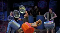 Stomp Suguhkan Irama dari Barang Sehari-hari di TIM
