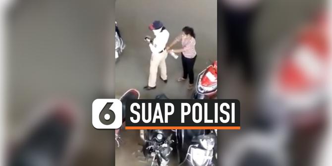VIDEO: Viral Cara Pengendara Motor Suap Polisi Wanita