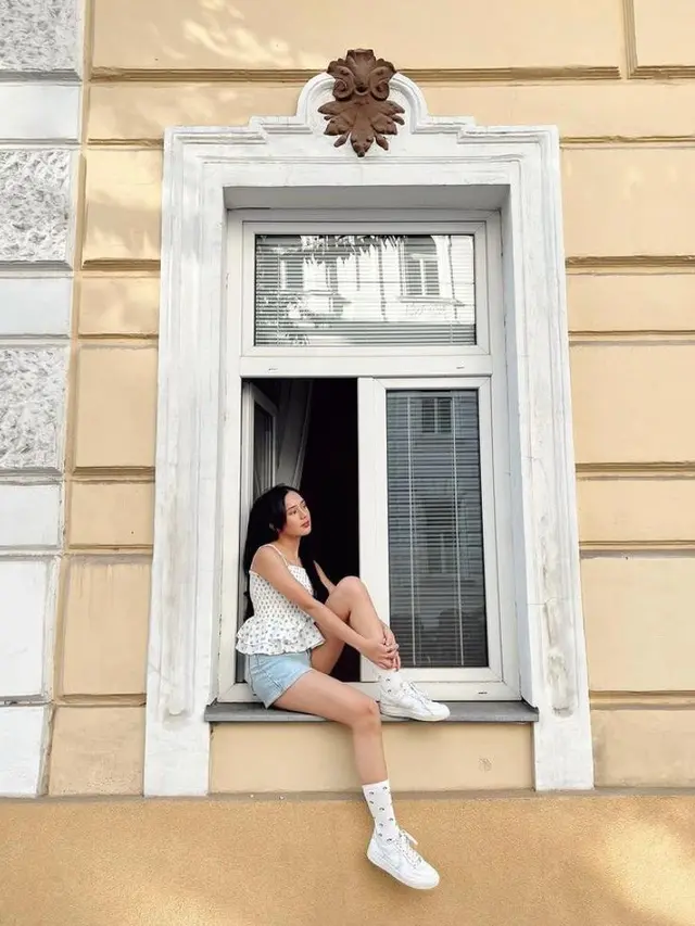 7 Gaya Seru Beby Tsabina Liburan di Vienna dengan Outfit Kekinian