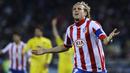 Diego Forlan. Pemain yang kini berusia 42 tahun dan pensiun di Kitchee FC Agustus 2019 ini total 7 musim bermain di Liga Spanyol mulai 2004/2005 hingga 2010/2011 bersama Villarreal dan Atletico Madrid. Ia tampil dalam 240 laga dengan torehan 128 gol dan 26 assist. (AFP/Pierre-Philippe Marcou)