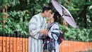 Putri Titian dan Junior Liem resmi menikah pada 21 Mei 2016. Beberapa hari lalu, Putri Titian alias Tian kembali memamerkan kemesraan melalui foto ciuman bibir bersama suaminya saat sedang liburan. (Instagram/putrititian)