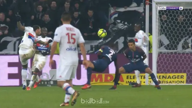 VIDEO: Mantan Pemain Manchester United Bantu Lyon Kalahkan PSG 2-1
